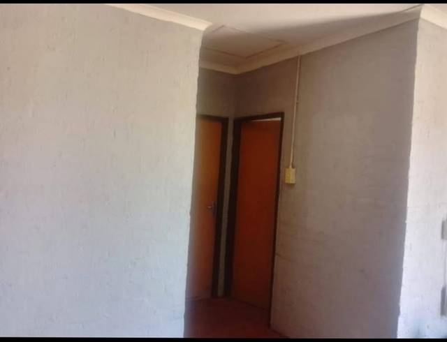 2 BEDROOM HOUSE FOR SALE IN OLIEVENHOUTBOSCH